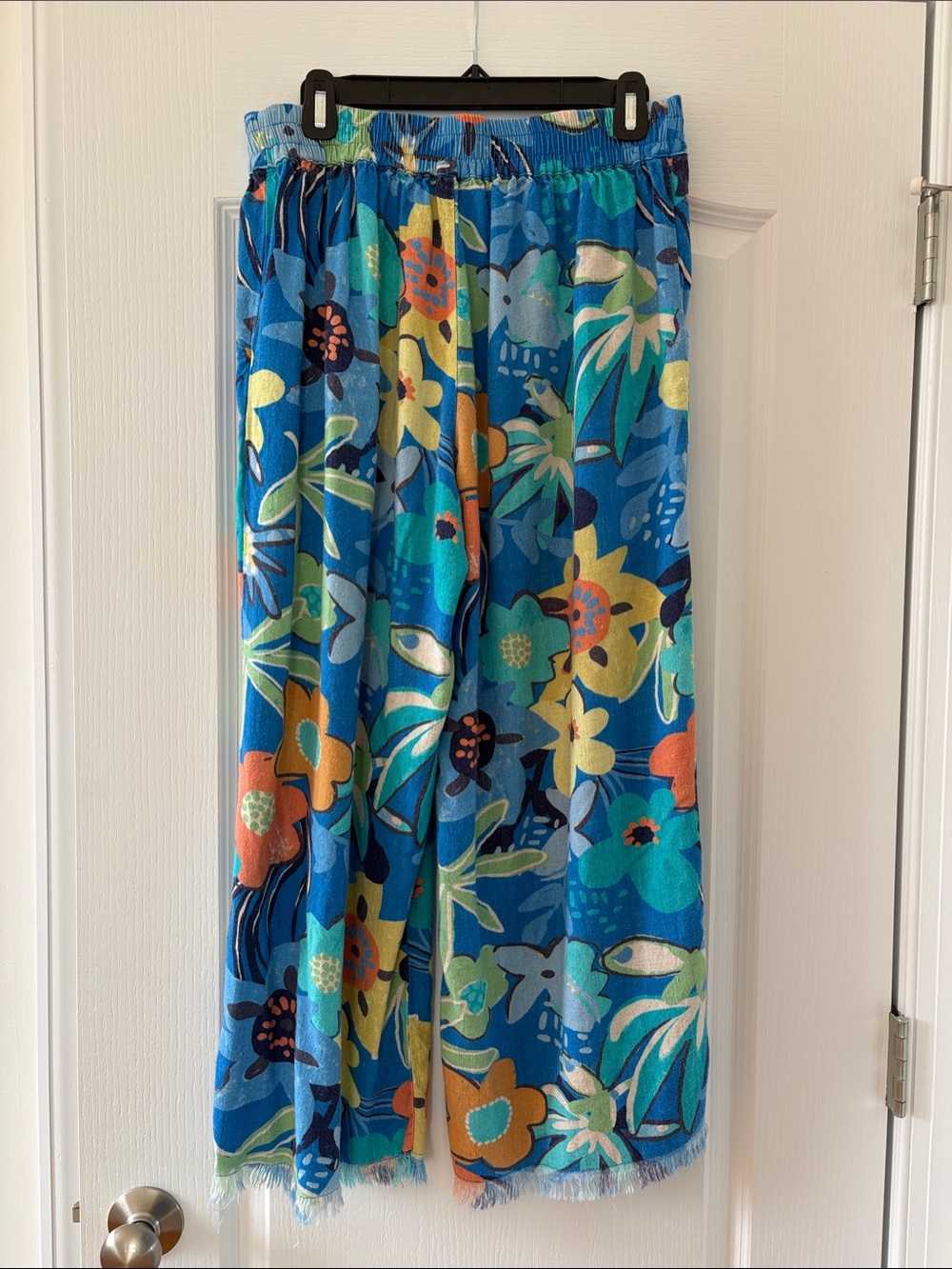 Umgee Blue Floral Cropped Pull-On Pants